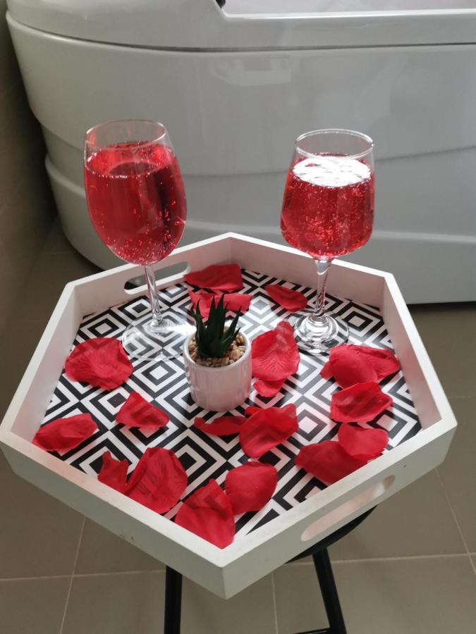 Iasi Jacuzzi Apartment A Екстериор снимка